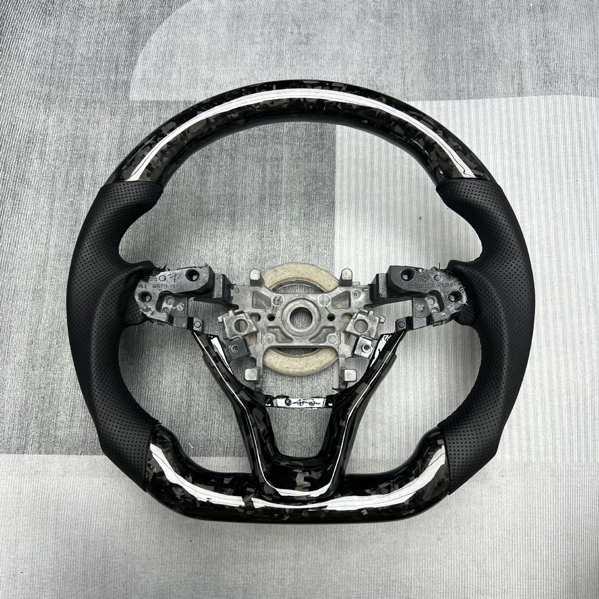 Manufacturer's Hot-Selling Custom Car Steering Wheel Suitable for Honda 10Th Generation Accord Carbon Fiber Steering Wheel Modification and Processing