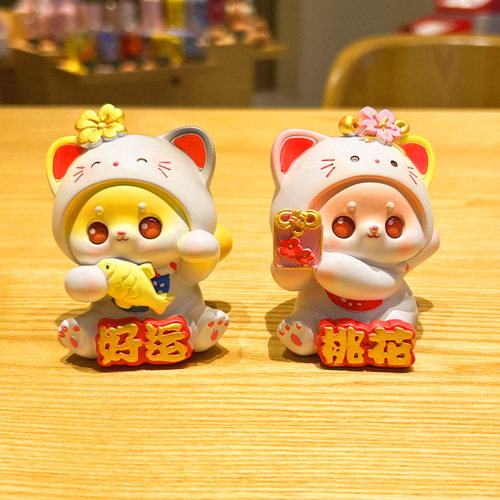 Creative festive and cute Lucky Cat Doll Car Ornaments Resin Crafts Office Desktop Decorations Gifts
