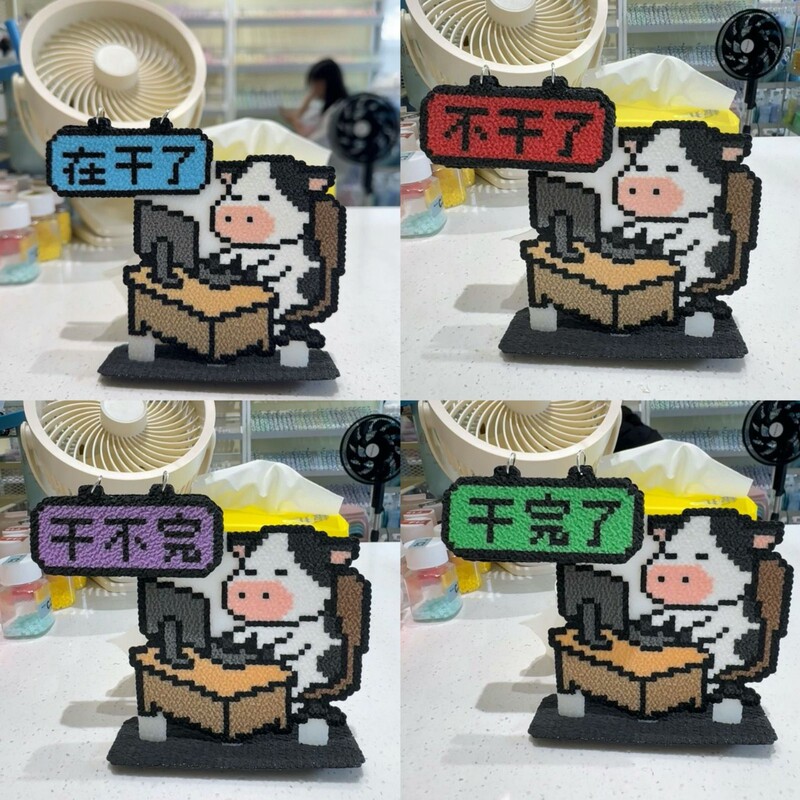 Creative acrylic desk decoration sign with the text "Workaholic" for office workstations Creative acrylic desk decoration sign with the text "Workaholic" for office workstations