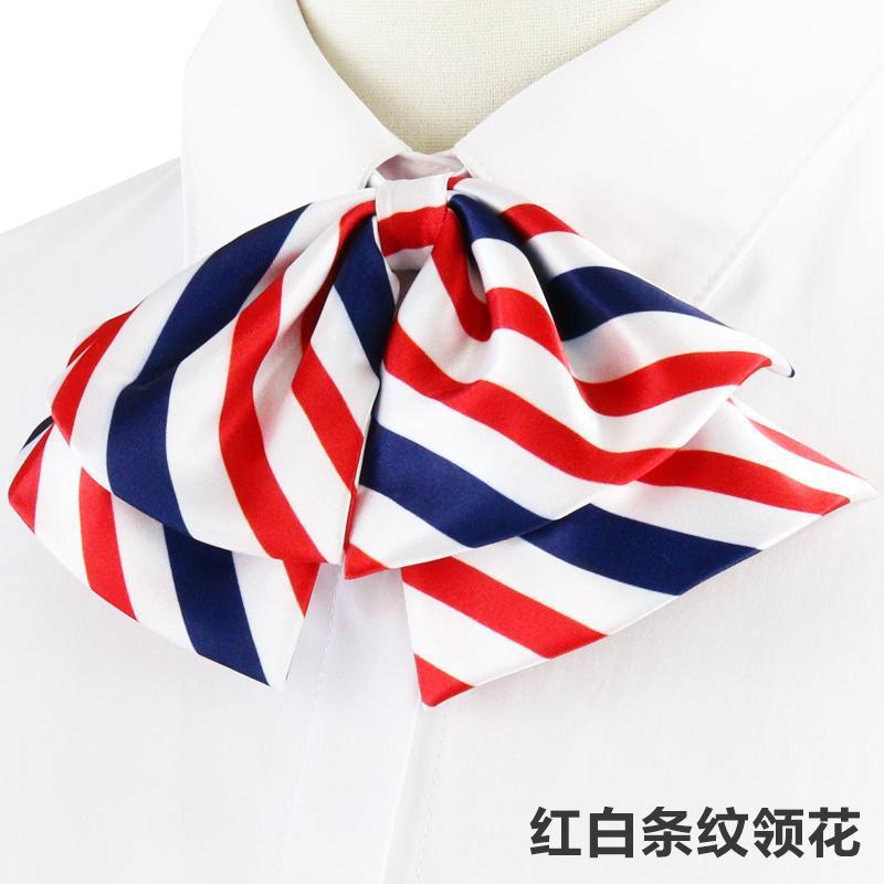 빨간색과 흰색 줄무늬 나비 칼라 꽃