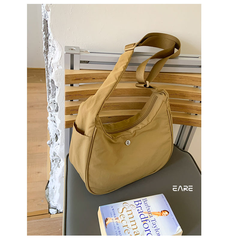 Small handbag, women's underarm bag, fashionable and casual single-shoulder bag, crossbody bag, 2025 new style for work and commuting, stylish solid color bag Application Scenario