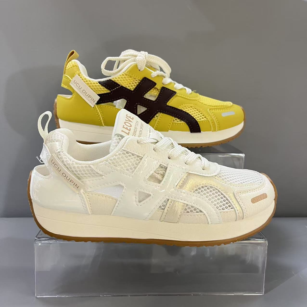 Expositor de Zapatos de Plástico Transparente en Forma de U para Zapatos y Bolsos