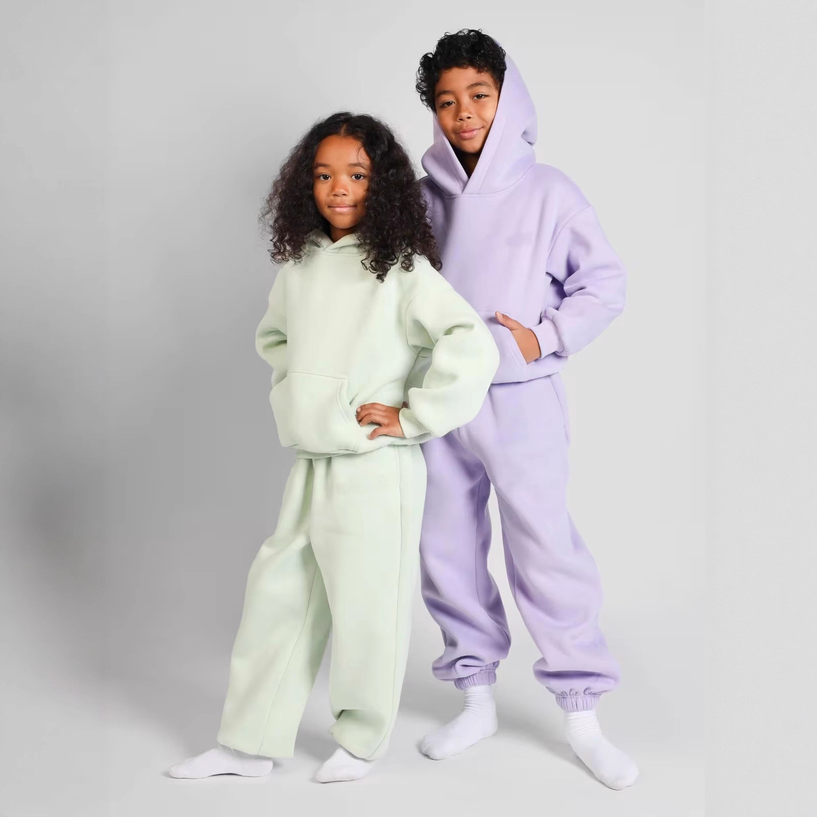 Abbigliamento da stazione indipendente, set di due pezzi con pantaloni lunghi con cappuccio per bambini Dopamine 2025, europei e americani_voghion.com