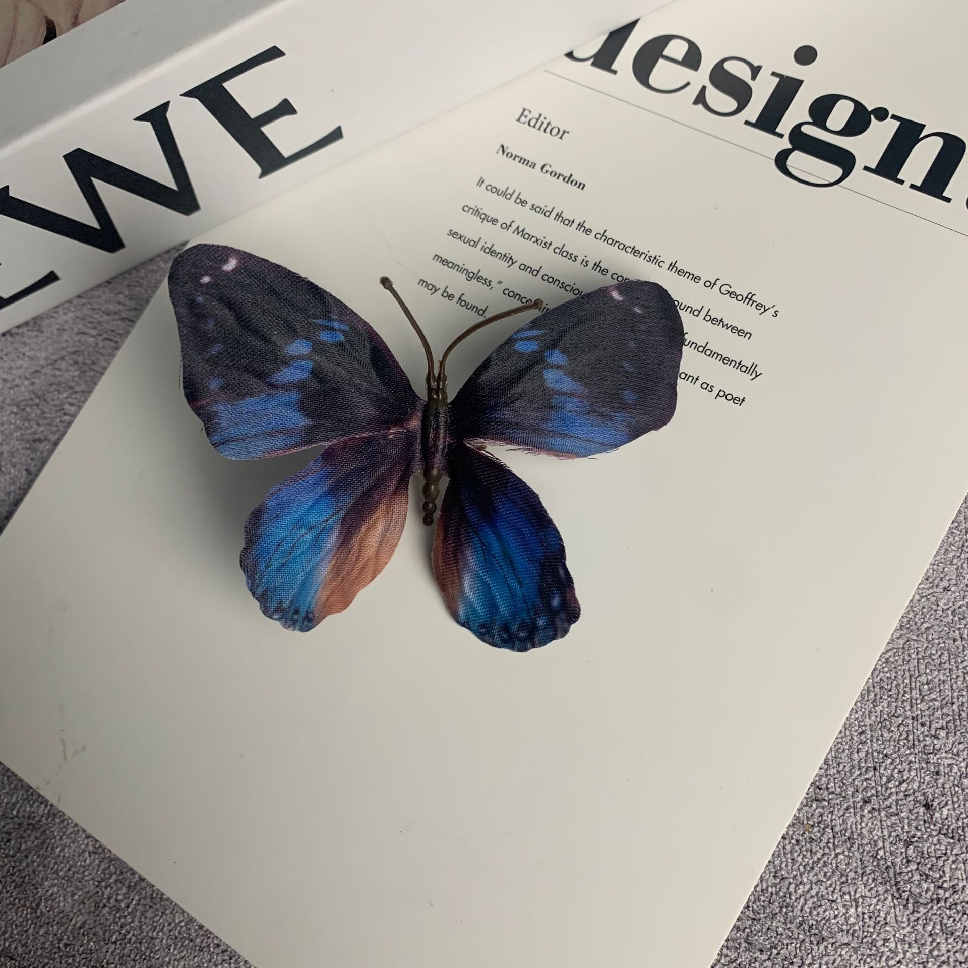 진한 검정색 파란색