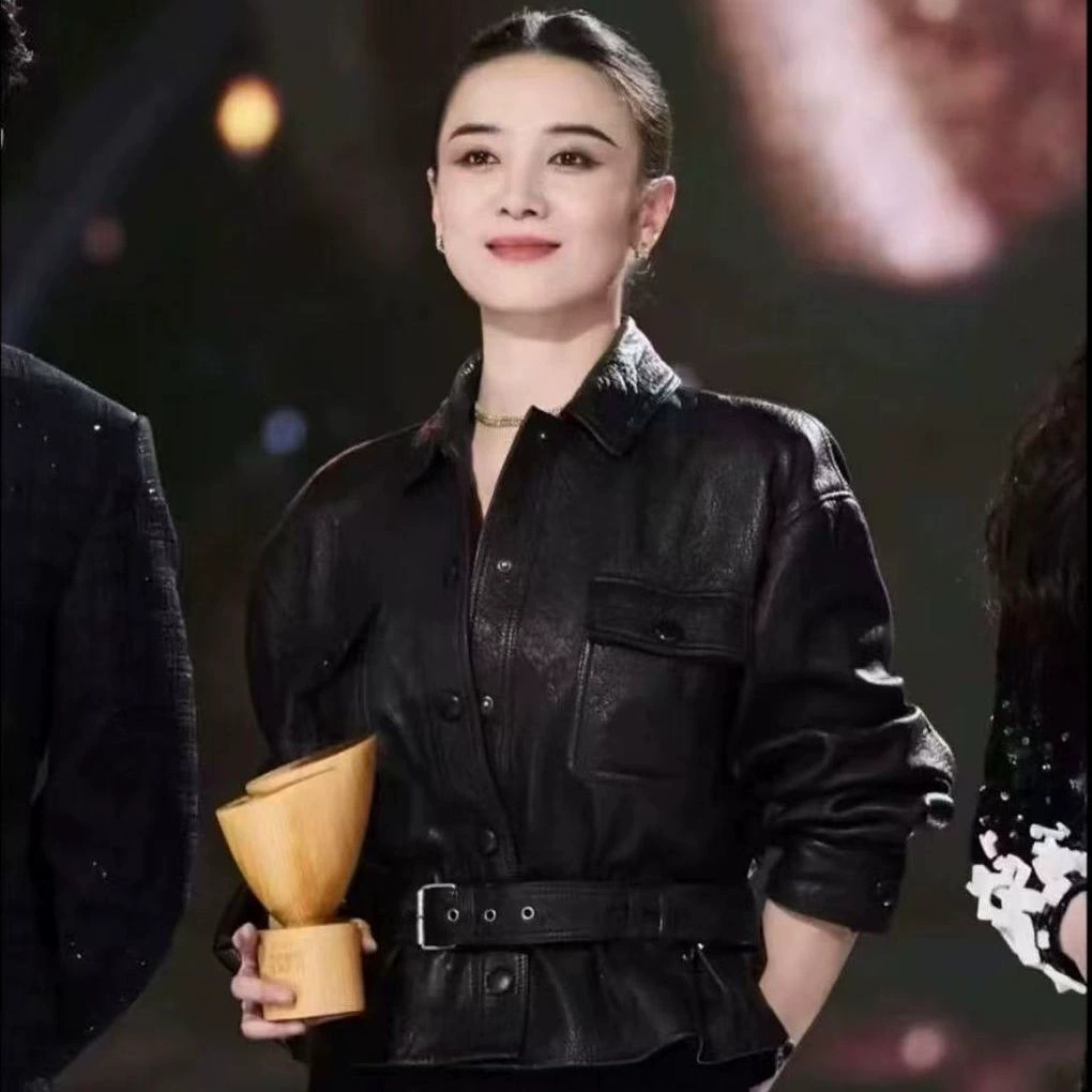 Кожаная куртка Song Jia в том же стиле Haining, женская короткая модная элегантная кожаная куртка для мотоцикла, весна 2025, новый стиль