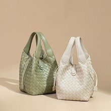 �͹�б��Ů���^��ţƤ�����˻@�Ӻ��s������|�Іμ��б��ˮͰ��