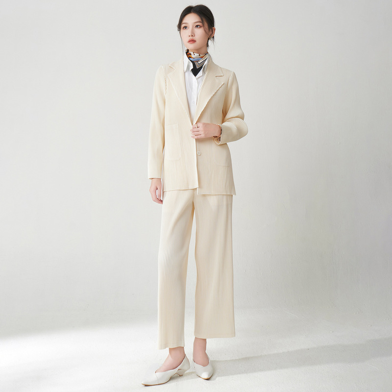 Suit with a High-End Feel, Blazer for Women, Formal Occasion Business Attire, Capable and Elegant, Versatile for Commuting, Miyake Two-Piece Set Suit with a High-End Feel, Blazer for Women, Formal Occasion Business Attire, Capable and Elegant, Versatile for Commuting, Miyake Two-Piece Set