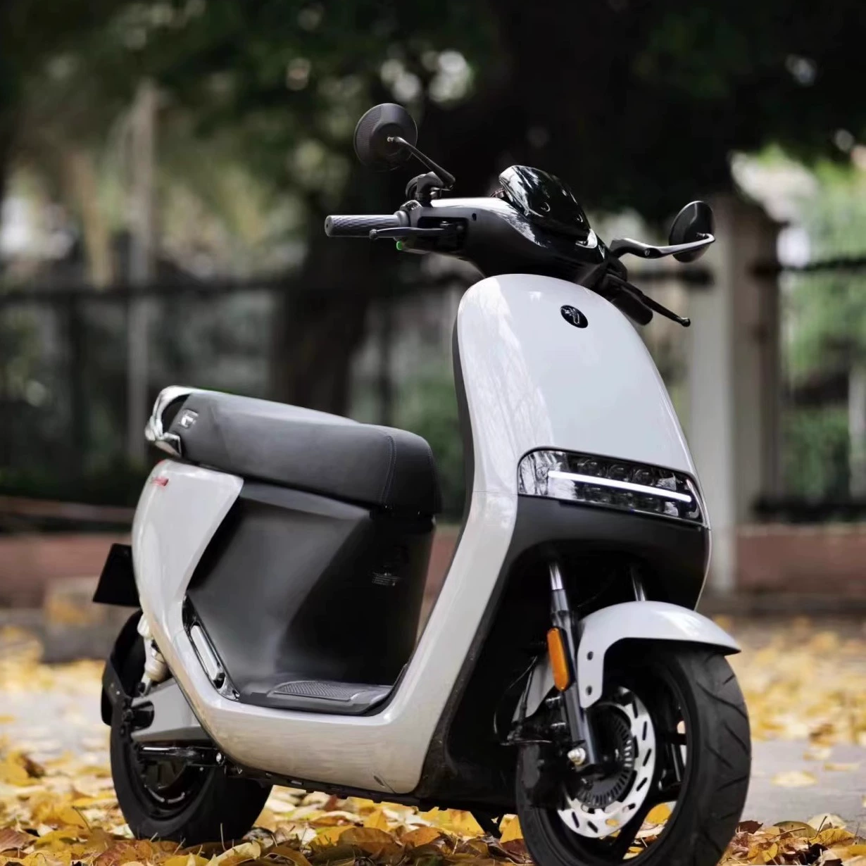 Подходит для E80C/E90/E100/E125/E200P полный комплект окрашенных частей кузова, цвет кузова можно использовать