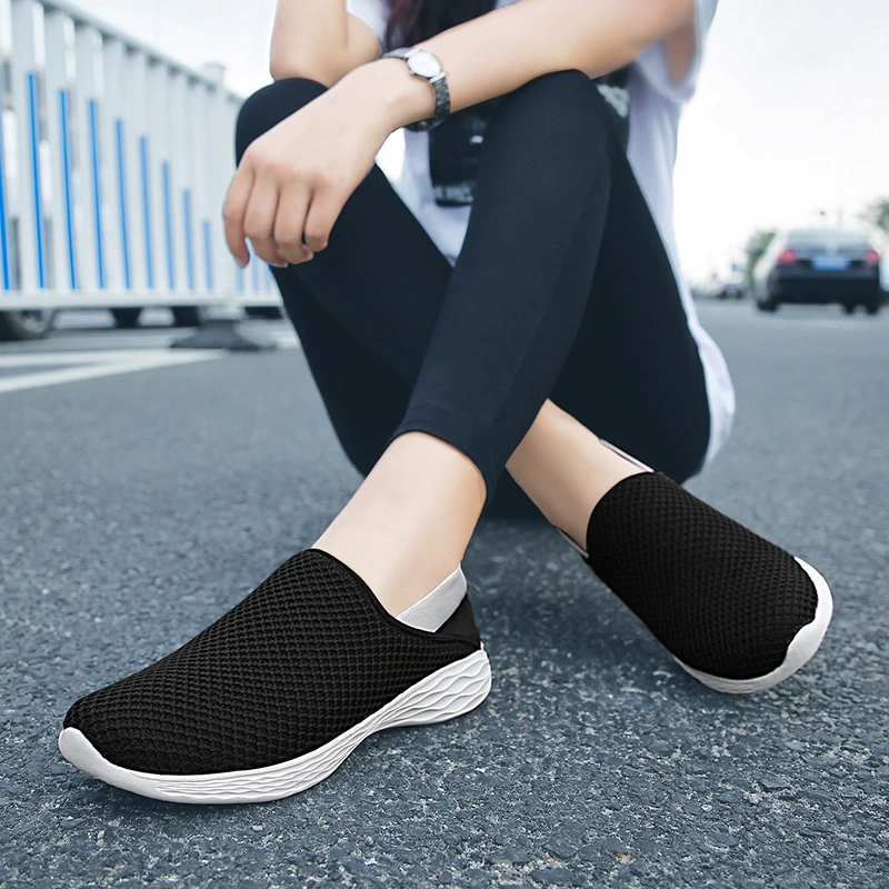 Большой размер пара интернет-обувь трансграничный летающий комфорт летом дикая дышащая мягкая подошва молочная обувь для пожилых мам