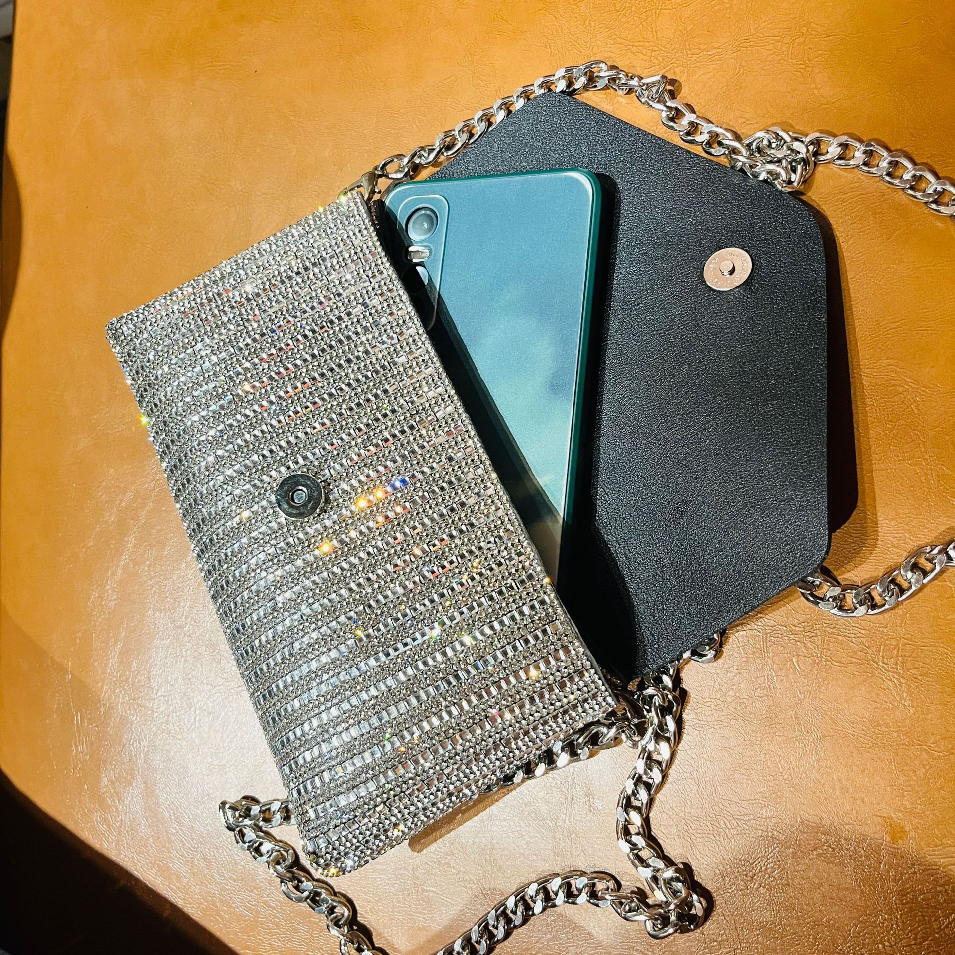 Mini shoulder 2024 Guangzhou trendy rhinestone chain crossbody hot diamond design party women's hand-held small square_voghion.com