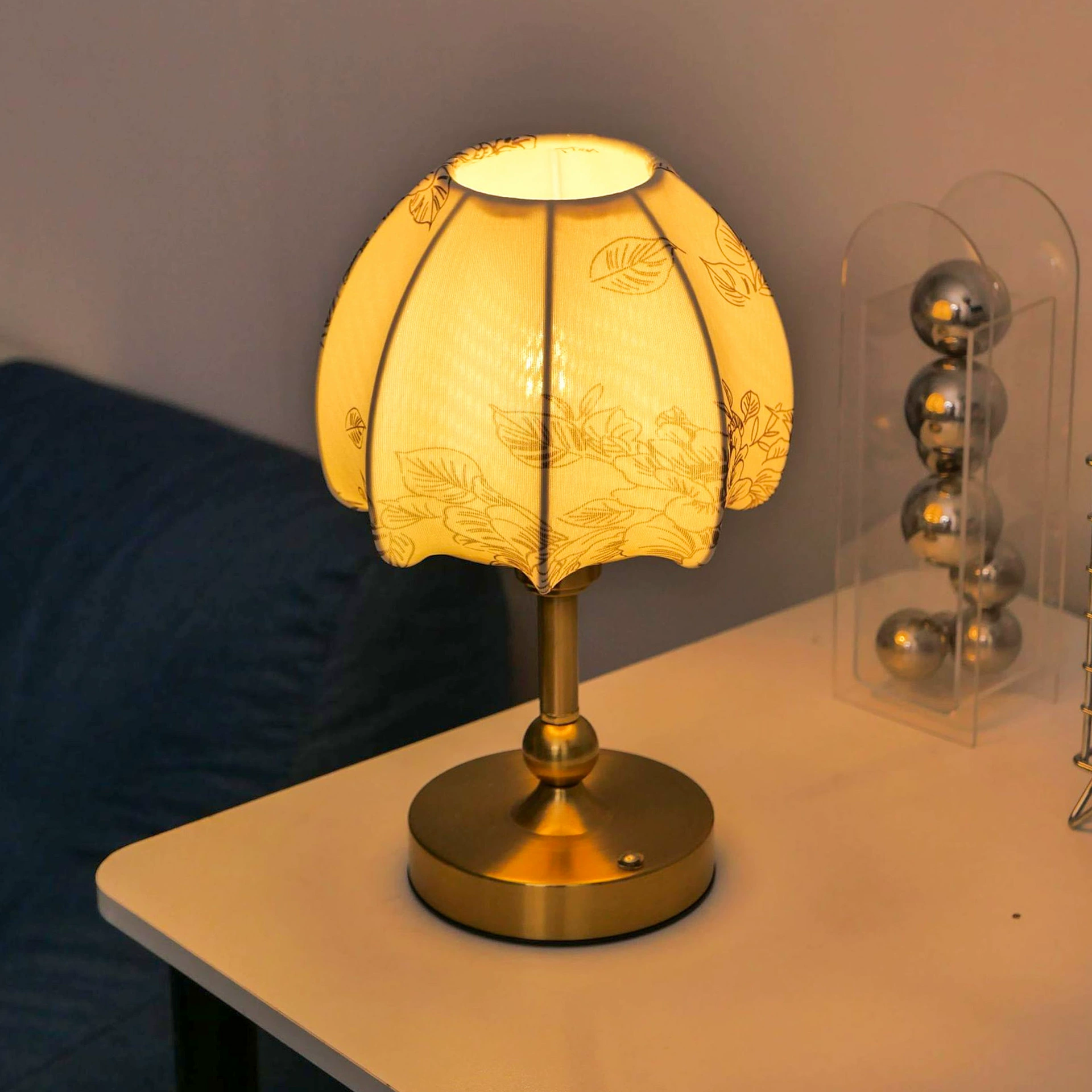 Современный простой тканевый чехол для зарядки, креативная настольная лампа, настольная лампа, обеденный стол, атмосферная лампа, высококачественная прикроватная лампа для спальни, ночник