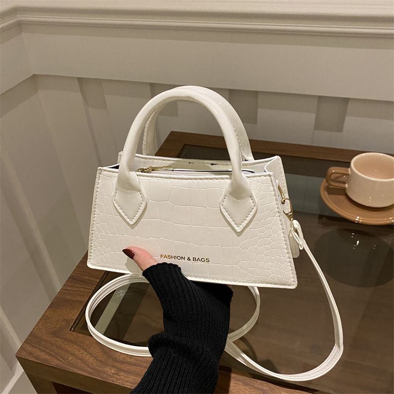 2026 Versatile New Style Popular This Year Single Shoulder Crossbody Bag Small Square Bag Simple and Fashionable Commuting Handbag for Women