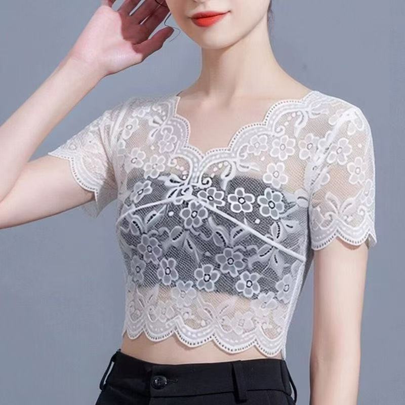 Short-sleeved lace strapless top, V-neck, lace trim, cropped, sexy, anti-exposure, midriff-baring lace top for women.