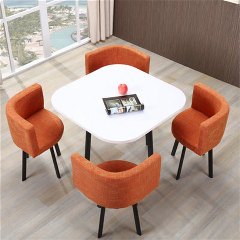 화이트 화이트 오렌지 천 의자