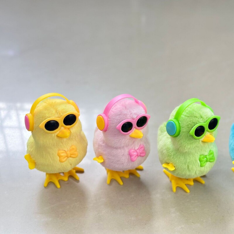 Wind-Up Chicken, Wind-Up Plush Chicken, Children's Wind-Up Chicken with Headphones, Chest Flower, Glasses Style, Children's Wind-Up Toy