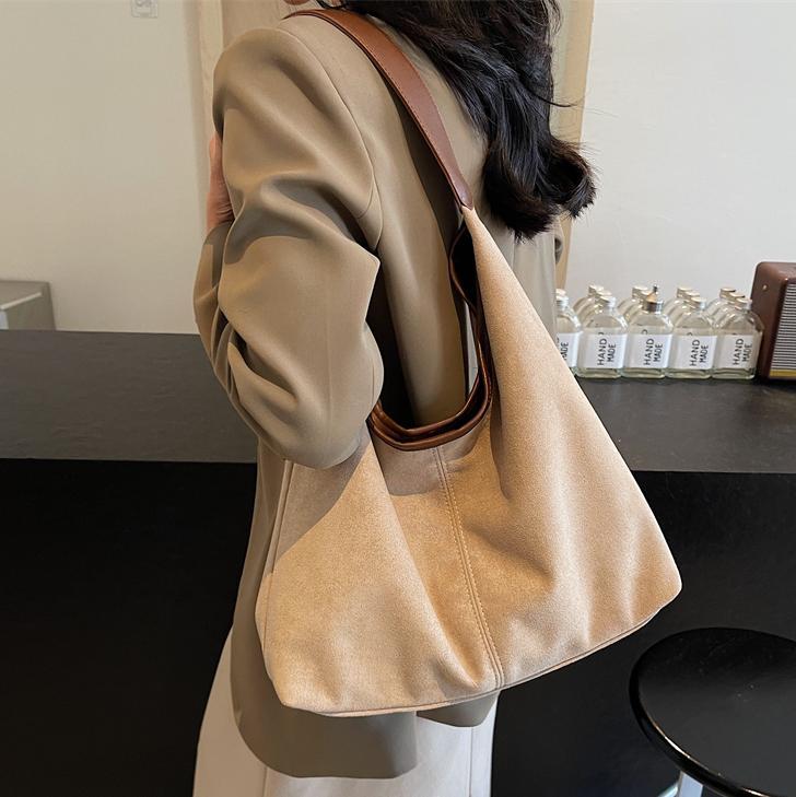 Retro esmerilado de gran capacidad bolso para mujeres otoño / invierno 2024 nuevo estilo simple versátil bolso de hombro popular bolso de mujer superfuego