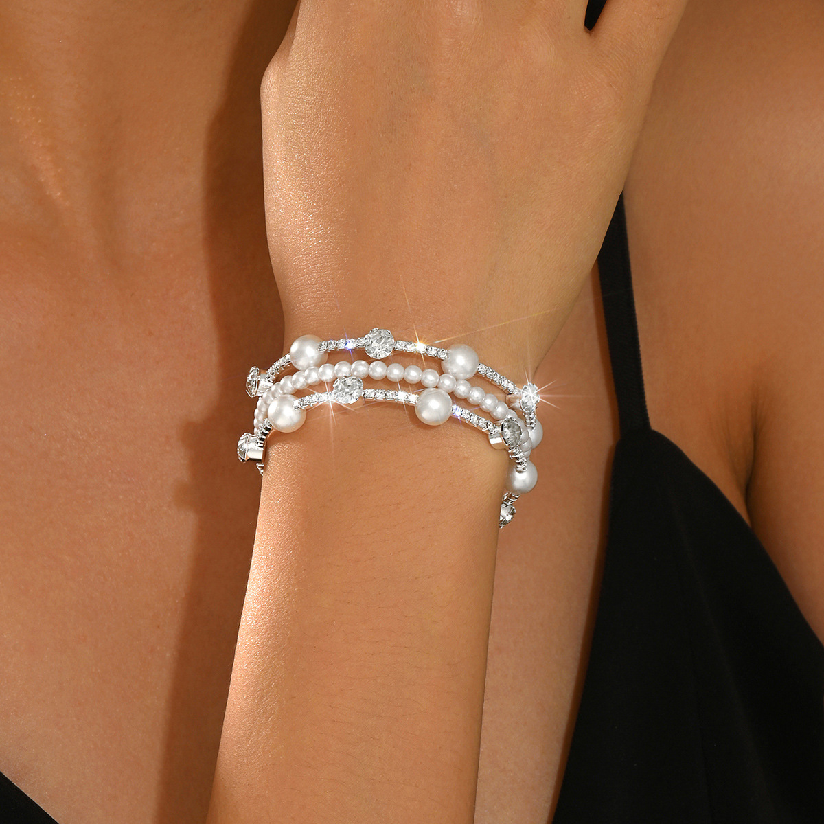 Brazalete de perlas de diamante de industria pesada para mujeres alrededor de la pulsera pulsera pulsera pulsera ligera de lujo nicho correa elástica abierta