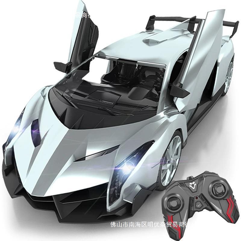 リモコンカーのおもちゃの男の子のリモコンカーの充電無線電動ドアを開けてオフロード車の子供の変形車をドリフトします。