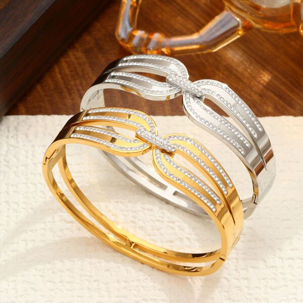 fashionable golden bracelet stainless steel