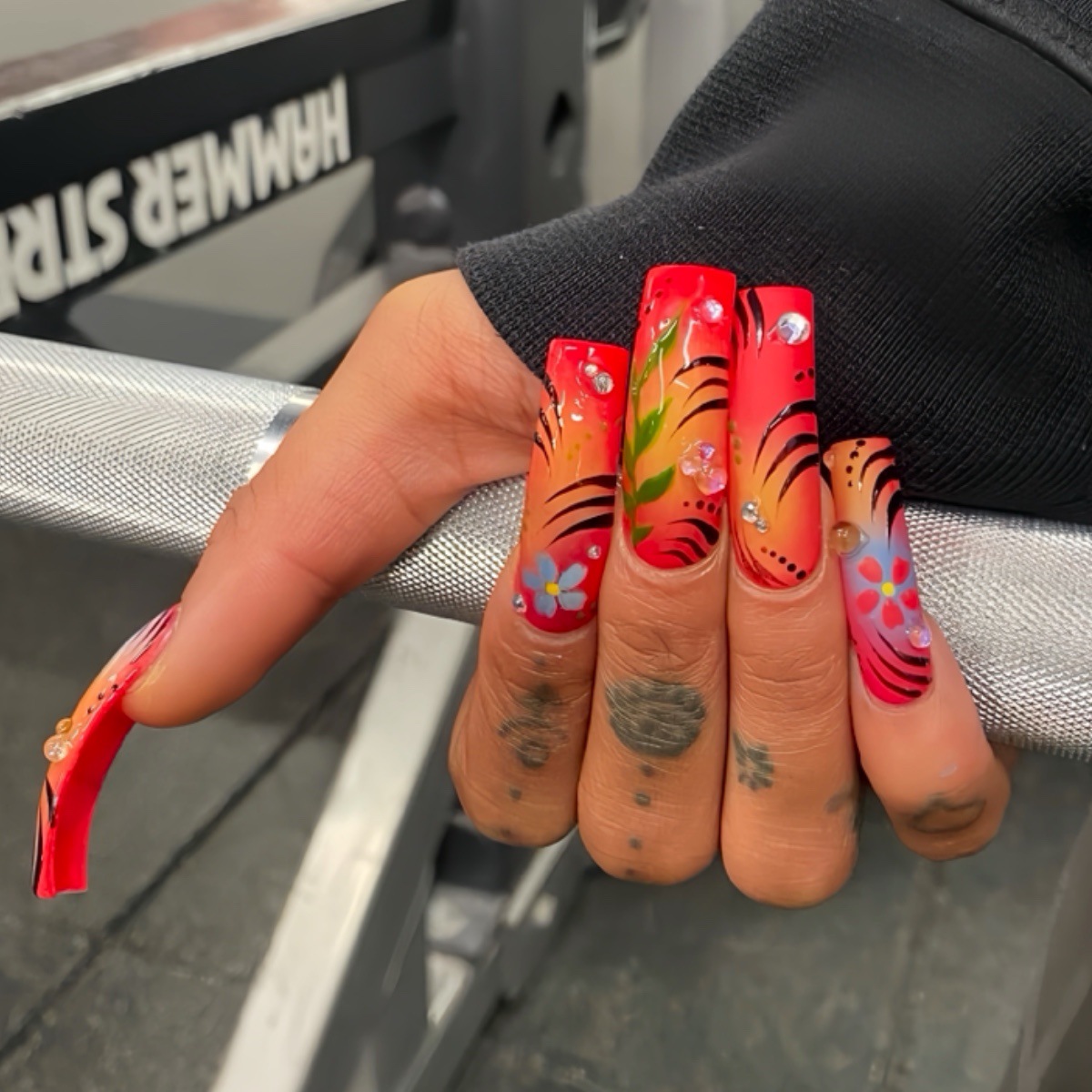 跨境欧美热售弯曲红橙渐变手绘花卉与斑马纹搭配水钻点缀穿戴甲片