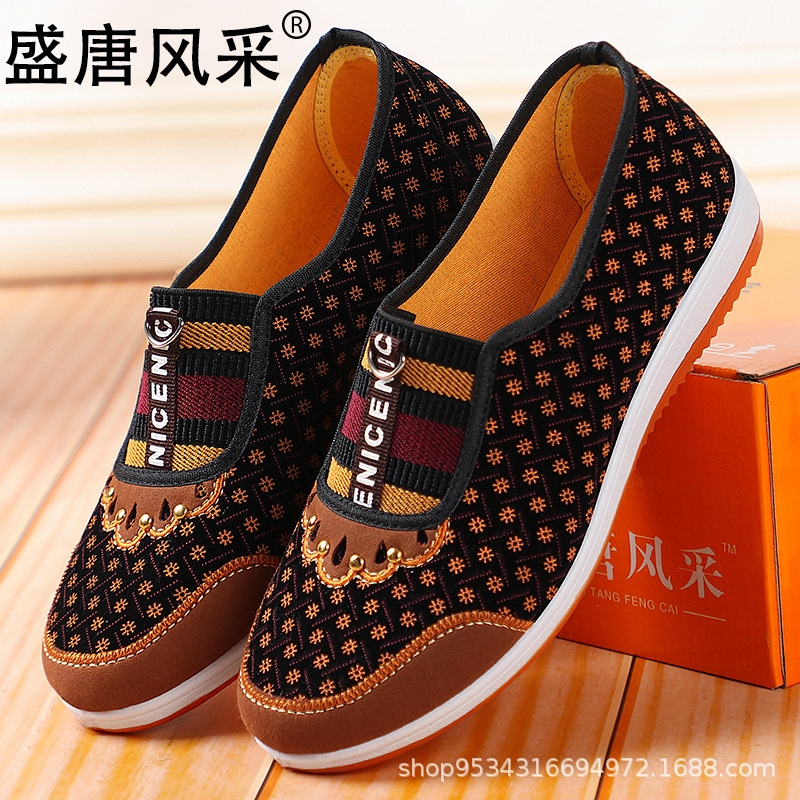 Zapatos viejos de tela de Beijing zapatos viejos de algodón para mujer zapatos bajos de invierno zapatos de Madre de mediana edad y ancianos engrosados cálidos dos de algodón para mujer al por mayor cero