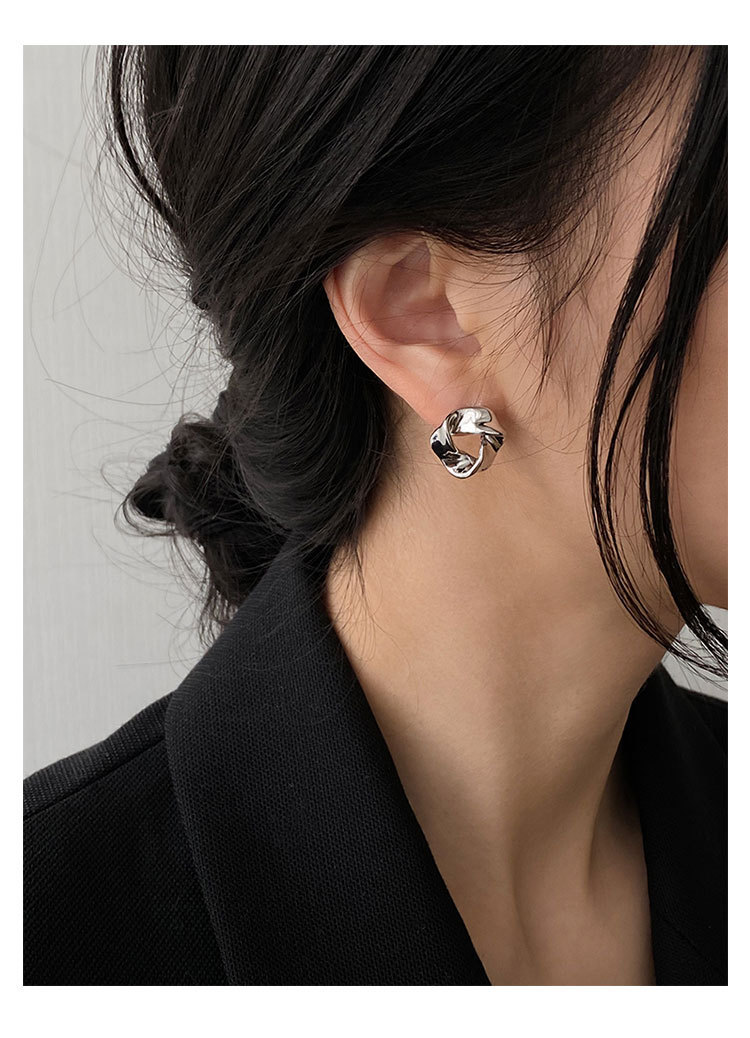 M ö bius women's new trendy and simple metal texture Korean version internet famous temperament earrings_voghion.com