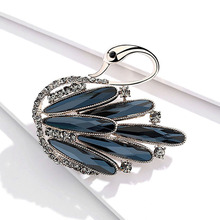 韩国气质水晶天鹅胸针大气高级设计感胸花防走光别针新款西装配饰