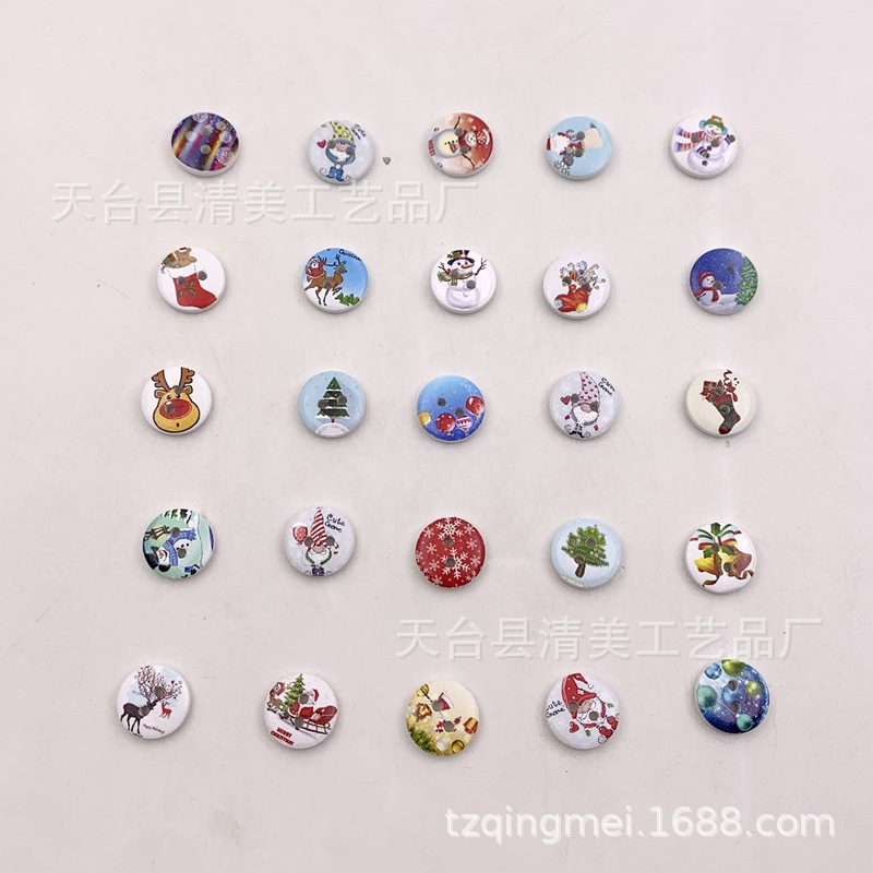 Botones de madera de Navidad de 15mm con fondo blanco