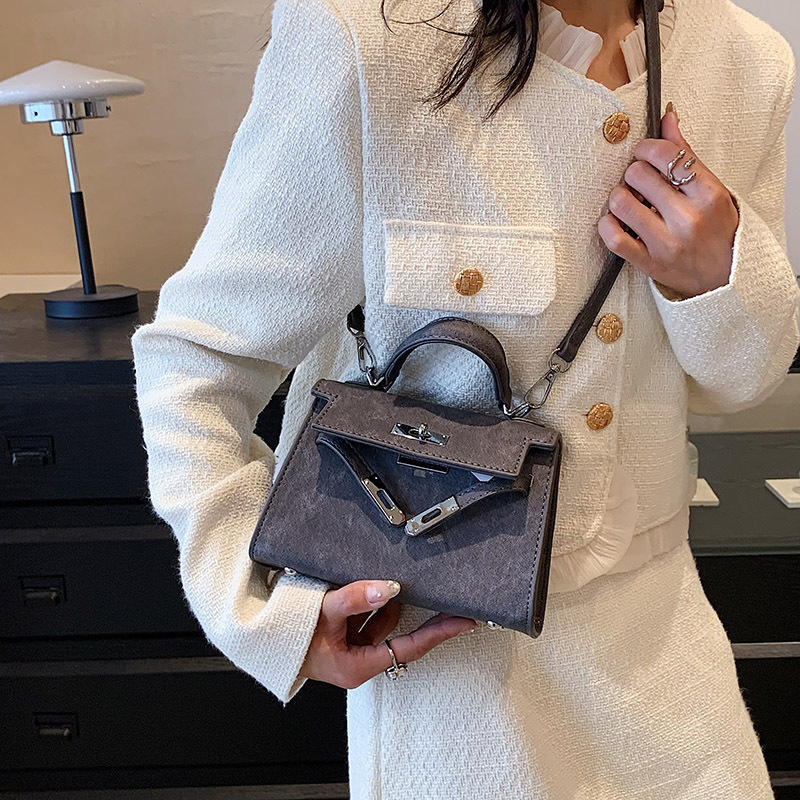 Bolsos retro populares de este año para mujer 2023 nueva moda otoño e invierno bolso de mensajero para mujer textura portátil Kelly