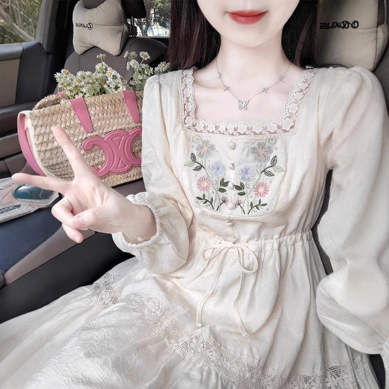 High-grade Embroidered Long-sleeved Unique dress Super Good-looking Women's Autumn Retro New Chinese-style Slimming Square Collar Long Skirt