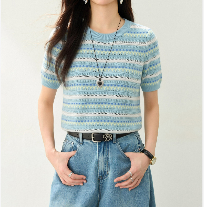Áo thun nữ cổ tròn sọc jacquard tay ngắn chất liệu lụa băng mát lạnh, kiểu hở lưng mỏng nhẹ mùa hè 2026 — xanh lam chi tiết 8