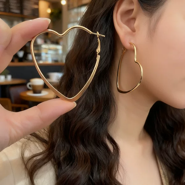 European and American Ins Simple Large Circle Heart Earrings Fashion Personality Exaggerated Geometric Hollow Peach Heart Earrings Elegant Earrings