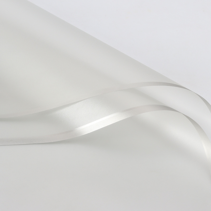 Día de San Valentín chino Ramo impermeable Material de papel de embalaje de flores Paquete de plástico BOPP Película de flores Papel mate de borde de color