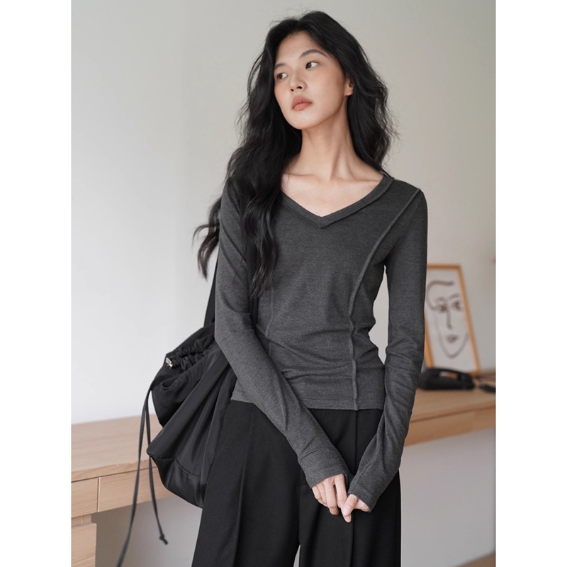 グレーのVネック、右肩長袖Tシャツ、女性用、秋の新作、スリムフィット、インナーウェア、デザイン性のあるニッチなフィッシュボーントップス|undefined
