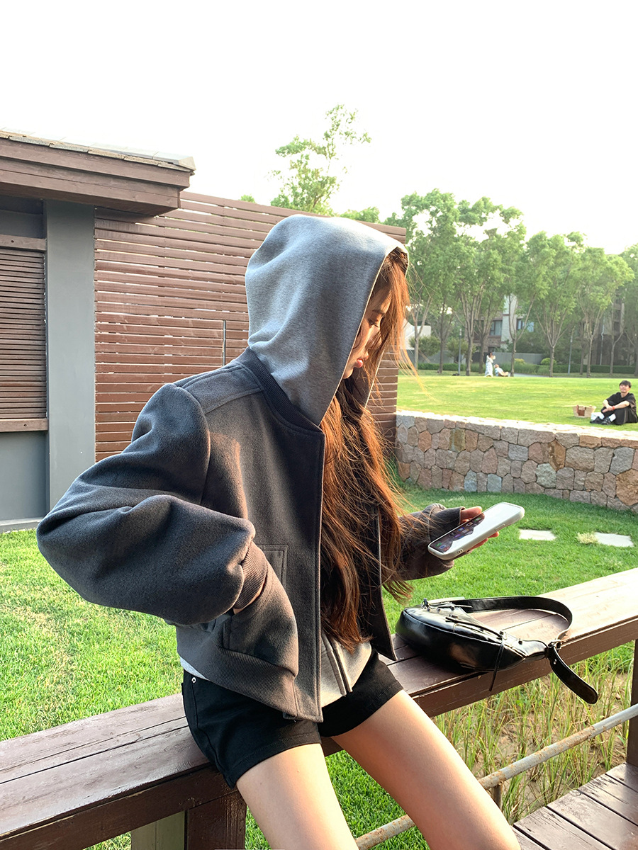 红人馆短款外套女春秋季2025新款休闲超火减龄韩系灰色夹克棒球服