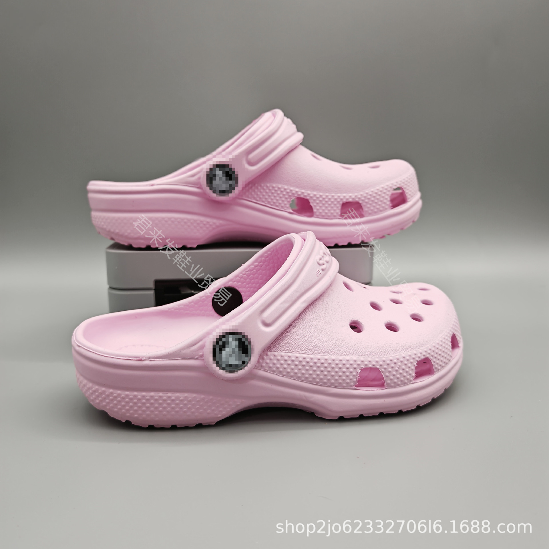 Fábrica de venta directa de zapatos de hueco de niños y niñas, zapatos de verano respirables antideslizantes zapatillas de playa ligeras al por mayor