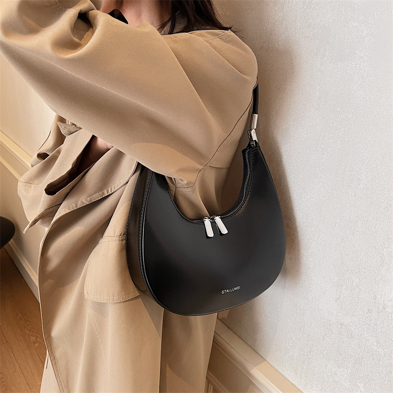 Niche Silver Faux Leather Crescent Underarm Bag For Women, Trendy 2024 New Large Capacity Single Shoulder Moon Bag - Thumbnail 3