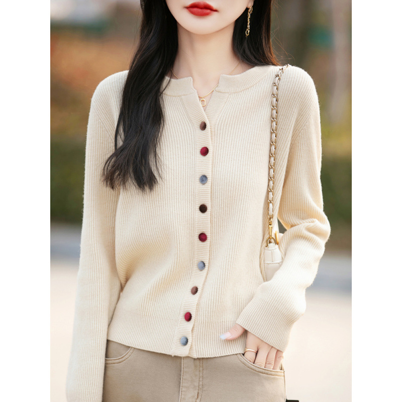 Suéter de cuello en V de hebilla de color exquisito Cardigan para mujeres 2025 único super hermoso nuevo chaqueta de punto de primavera image 4