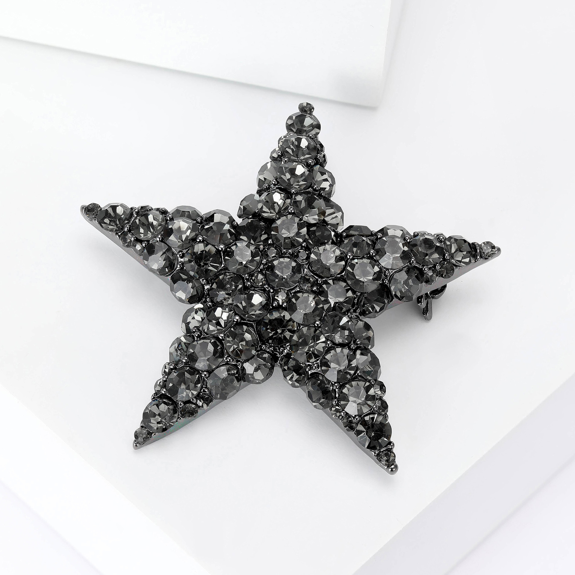 Lady Pentagram Alloy Inlay Artificial Diamond Women's Brooches display picture 16