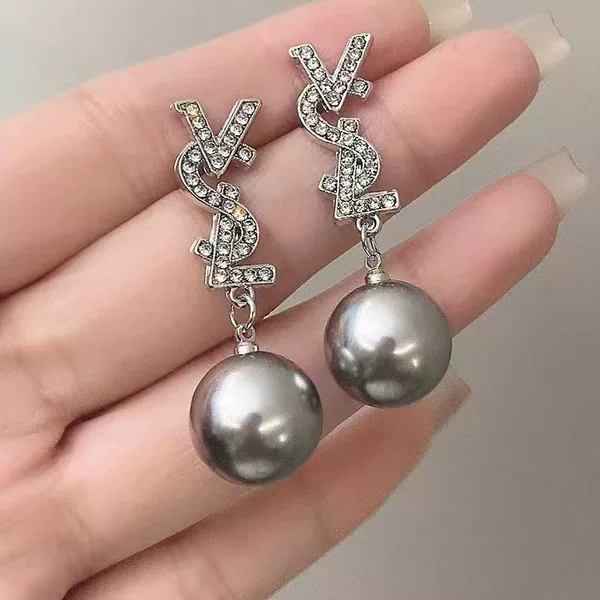 Special Offer: Fashionable Diamond-Encrusted Letter Pearl Earrings, French Retro Style, Unique Design, Simple and Exquisite, Elegant and High-End Earrings
