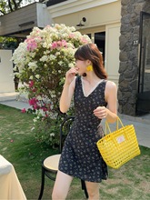 法式设计感提花刺绣连衣裙女夏季韩系收腰显瘦背心裙V领A字裙短裙