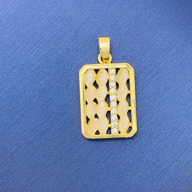 百種類のペンダントは心のままにファッションの経典を配合します。カップルの美しいペンダントは親友のアクセサリーを送ります。