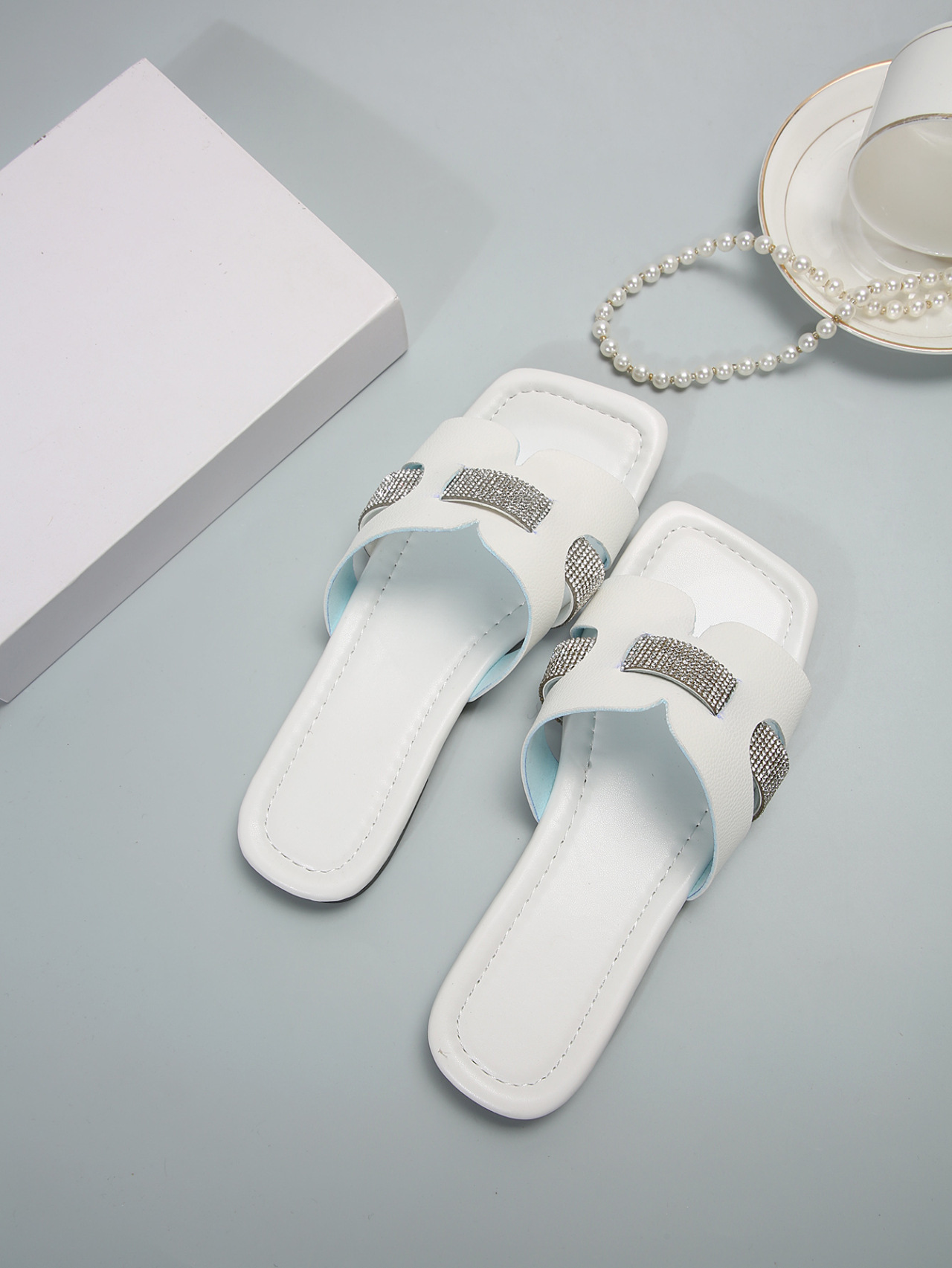 Große Diamant-Flip-Flops mit quadratischer Spitze für Damen im Frühjahr 2024, modisch für Outdoor-Kleidung, Damensandalen und Strand_voghion.com
