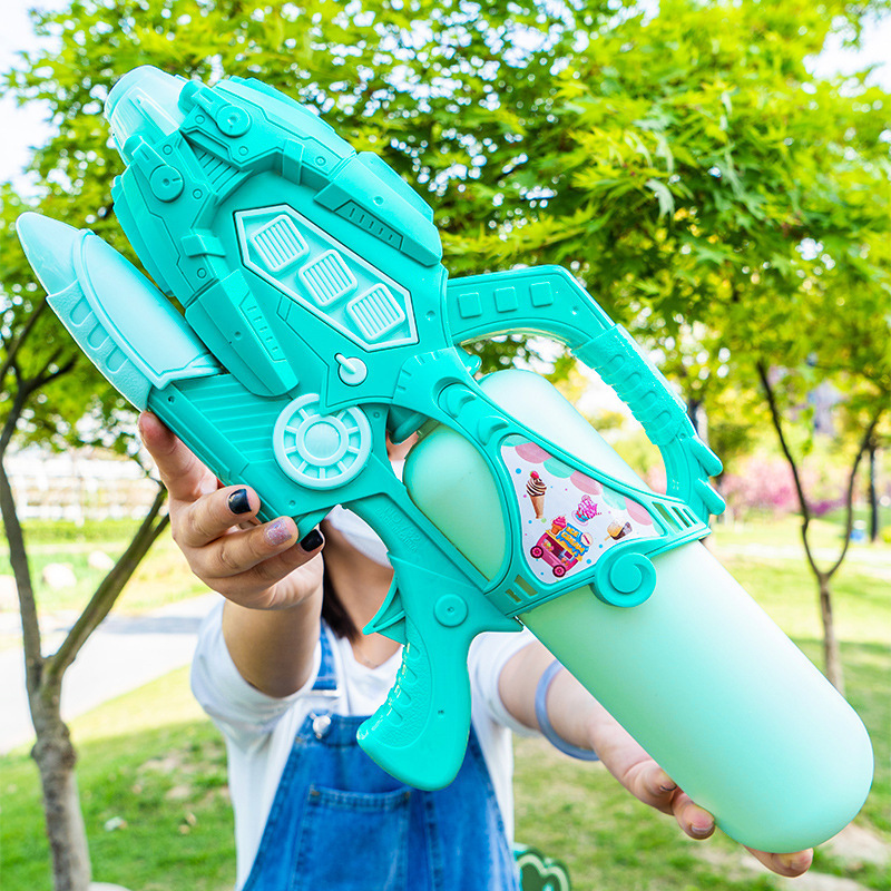 Capacious water gun for boys and girls