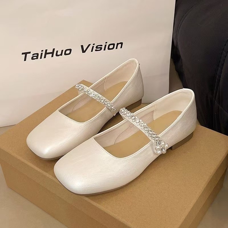 Cabeza cuadrada de verano francés 2026 zapatos de mujer nuevos zapatos de estilo poco profundo de la noche, una sola falda de una sola palabra con una sola parte plana suave
