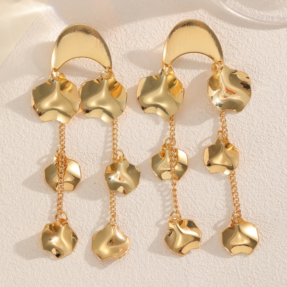 Metal de moda simple y elegante pendientes de bordas plegadas geometría pendientes ligeros de lujo pendientes largos pendientes versátiles