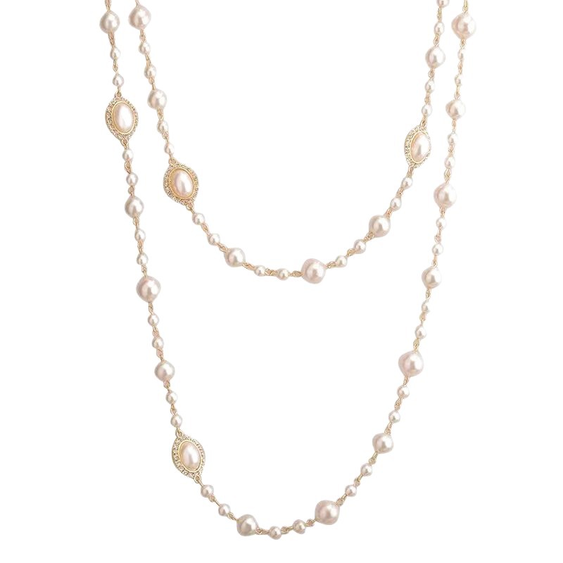 Fashionable elegant necklace from pearl