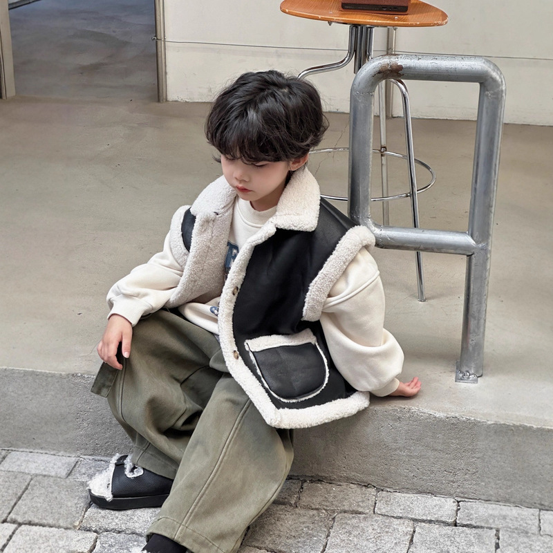 Children's Lamb Wool Vest Jacket 2025 Autumn and Winter New Fur Integrated Thickeneded Warm Vest Vest Vest Trendy