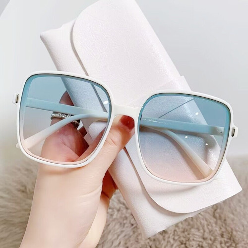 New square rimless sunglasses, direct from the factory, stylish and versatile, perfect for sun protection, ideal for women driving, retro design