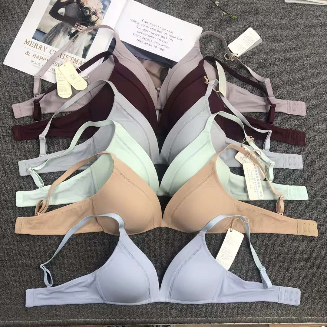 Cruzar la frontera del sudeste de Asia estilo japonés estilo francés cómodo push up francés triángulo taza de ropa interior sin costuras sujetador delgado de las mujeres sin anillo de acero